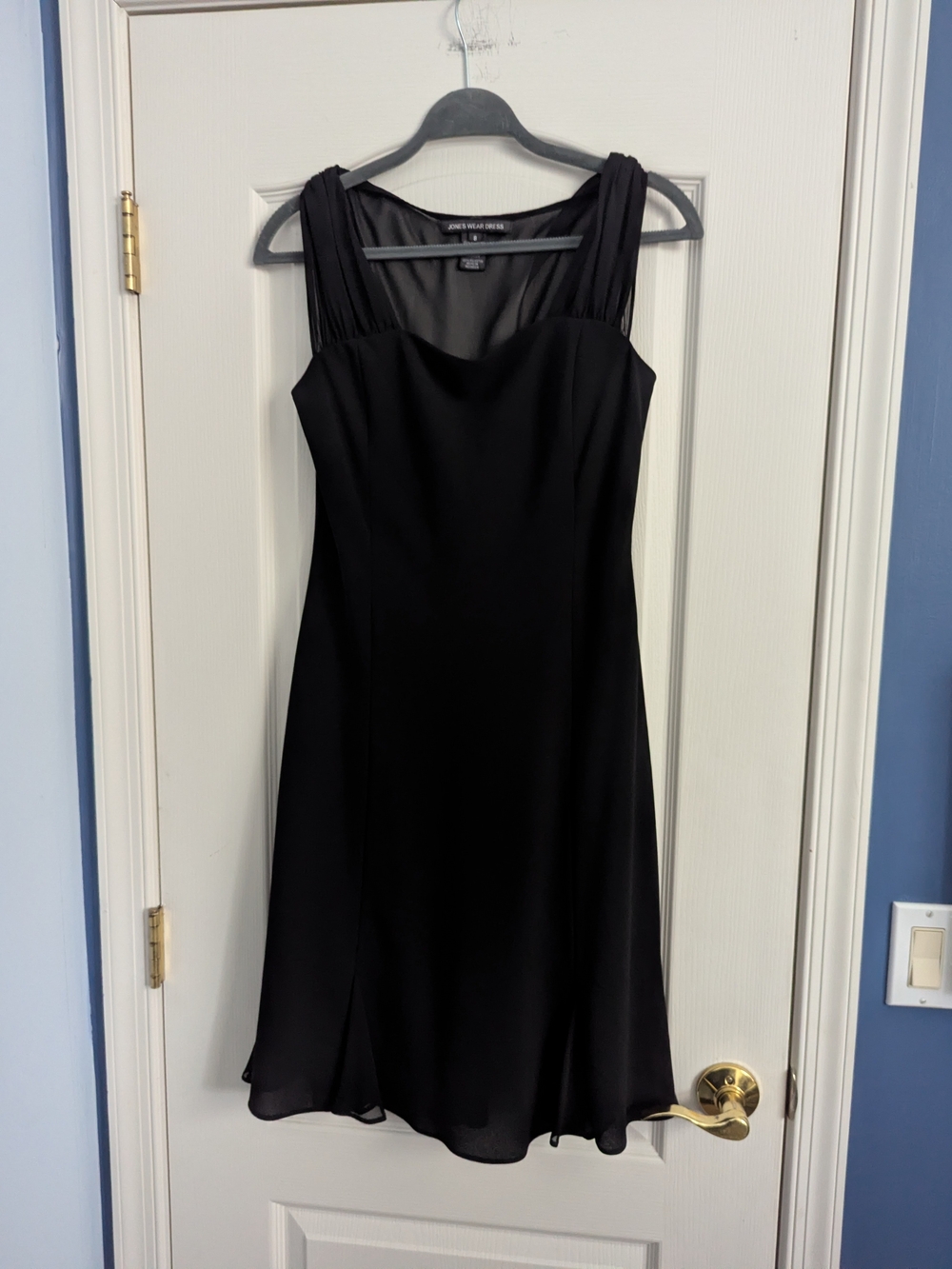 Jones Wear Black Sleeveless Midi Dress
